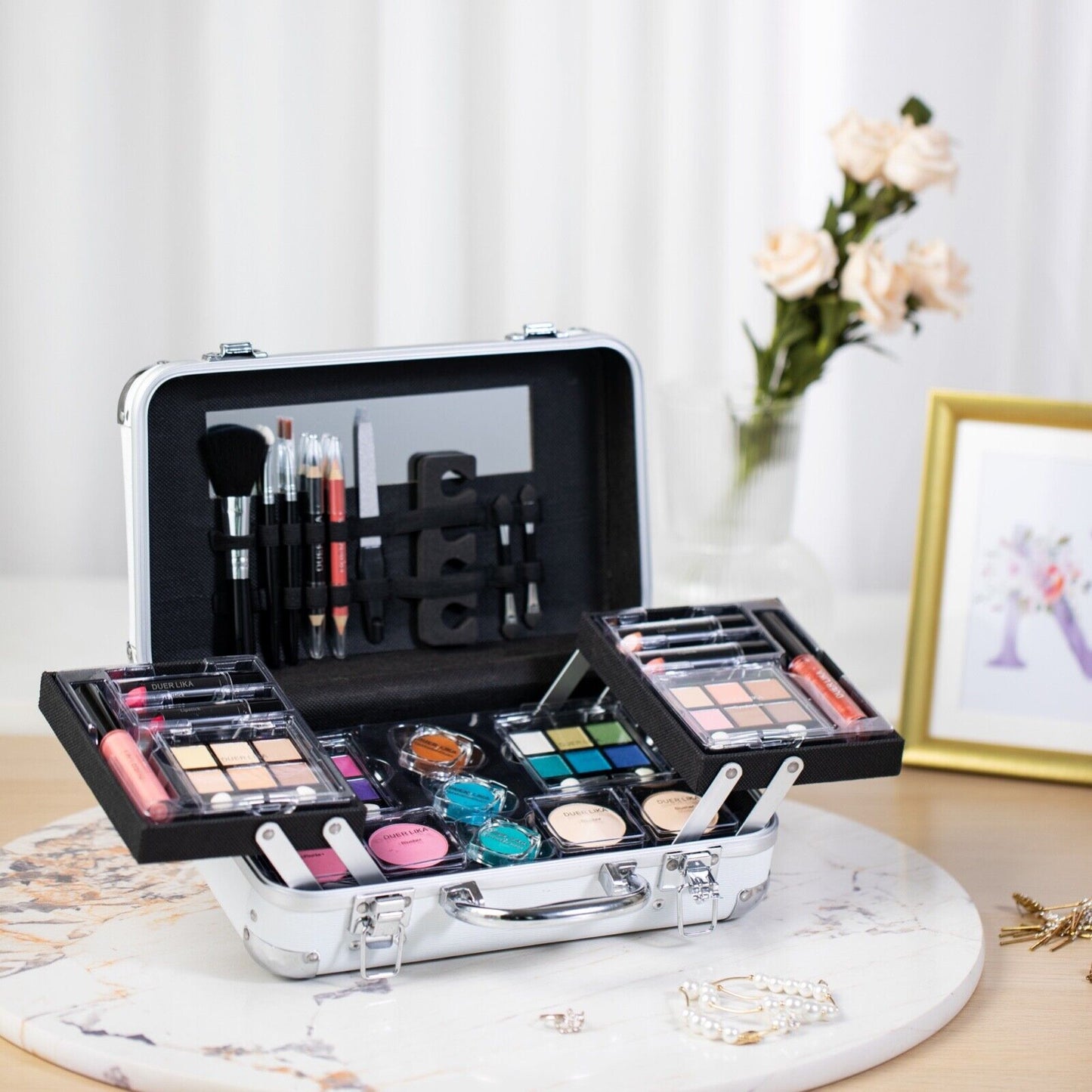 Complete Professional Makeup Set: Lipstick, Eyeshadow Palette in Beauty Case - Kit 18